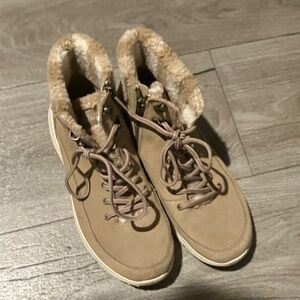 Skechers Women's Tan Fur-Lined Boots